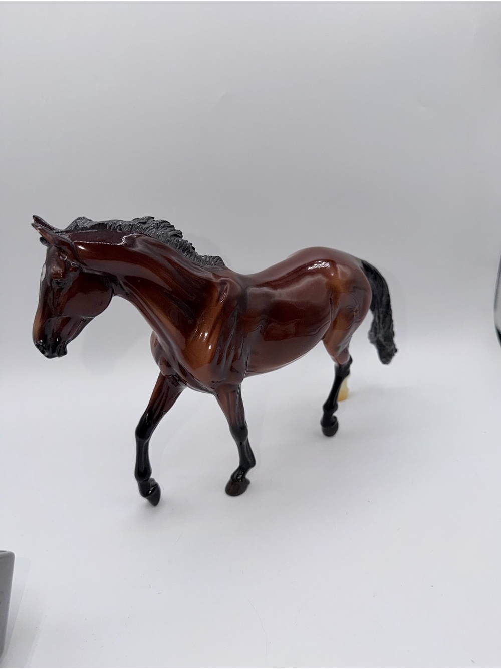 Breyer GG Valentine Horse - Glossy - Picture 4 of 10